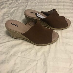 Wedge sandals